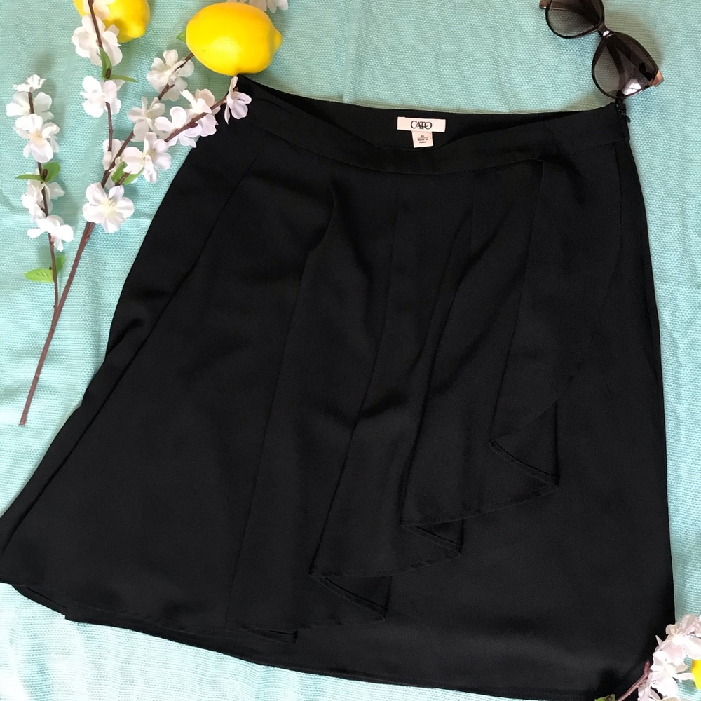 Short black skirt